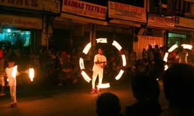 Kandy Esala Perahera Tour from Passikudah