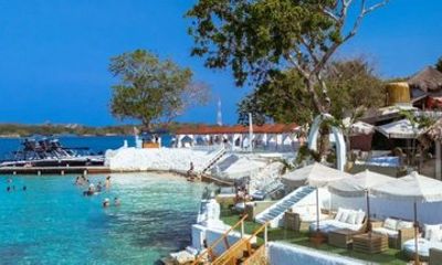 Bora Bora Beach Club with lunch from Cartagena
