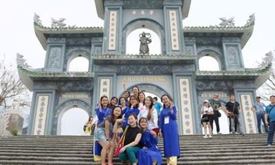 Private Da Nang City Sightseeing Tour by Ao Dai Lady Rider