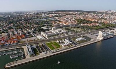 Helicopter tour in Lisbon and cruise on the Tejo River