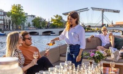 Amsterdam 2 Hour Small-Group Canal Cruise with Unlimited Snacks