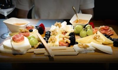 Four Senses: Wine and Cheese Taste in the Dark - Faro