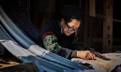 Sapa Private Hmong Batik and Embroidery with Local Artisans
