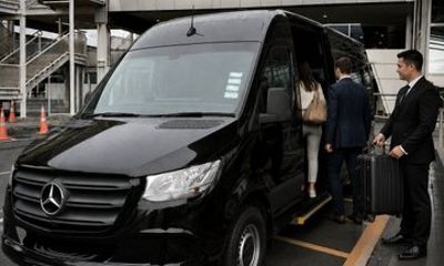 Private Luxury Auckland Airport Transfer for 11 Guests