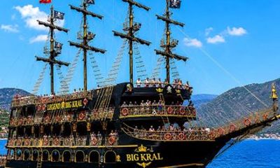 Big Kral Pirate Boat Tour with Drinks, Alcohol Transfer from Side