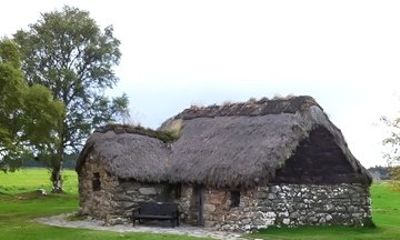 Cawdor Castle Culloden Battlefield Clava Cairns Half day Tour