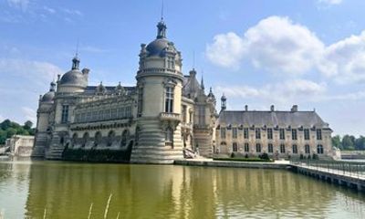 Château de Fontainebleau and Gardens Guided Day Trip from Paris