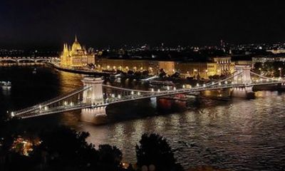Budapest Private Tour at Evening by Car and Photostops