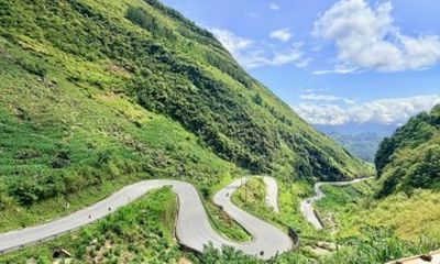 Mini Adventure Around Ha Giang 2 Days by Motorbike
