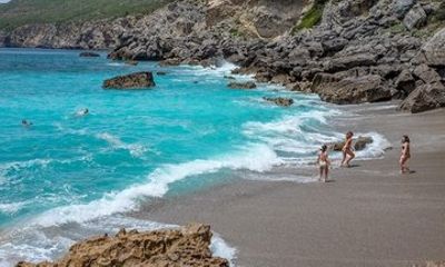 Secret beaches and caves in Sesimbra