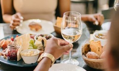 Private Full Day Stellenbosch Wine Tour with Local Wine Expert