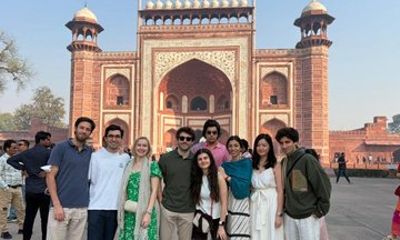 Skip the line Taj Mahal and Agra Fort Tour with Guide