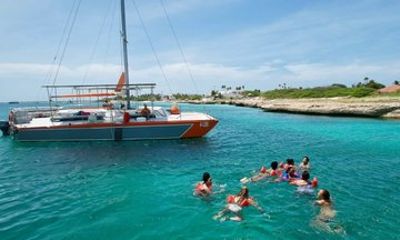 Private Catamaran Charter in Aruba for Up to 45 Guests