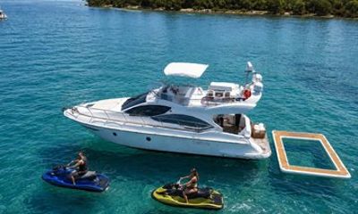 Luxury Yacht Rental and 2 Jet Ski Skyline Views and Sandbars