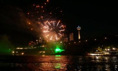 Niagara Falls Night Tour Dinner and Fireworks Boat Cruise