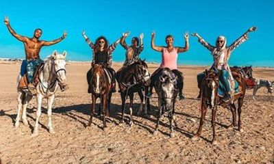 2-Hour Horse Riding Adventure Beach & Desert - Hurghada