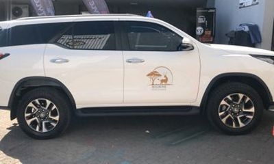 Windhoek Airport private transfer Hosea Kutako and Eros