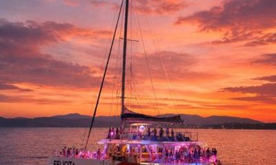 Nice THE EVENING 80S In Maxi Catamaran
