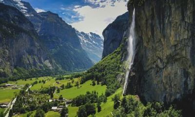 Minivan Guided Tour of Lauterbrunnen Valley Waterfalls