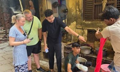 Behind the Scenes of Banarasi Silk Weaving Workshop Tour