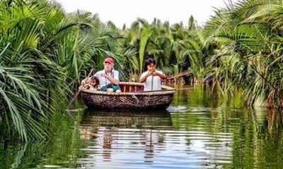 Hoi An Local Market Basket Boat Ride and Family Cooking Class