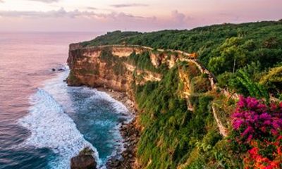 South Bali Tour Parasailing Uluwatu Temple and Seafood Dinner