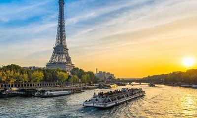 Paris Seine River Sightseeing Cruise with Eiffel Tower Views