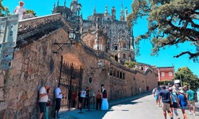 Private Sintra Tour: Guided Regaleira, Peninha & Cabo da Roca