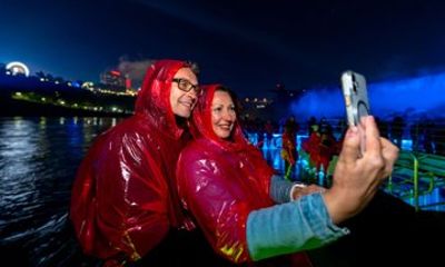 Niagara Falls Night Tour with Fireworks Cruise