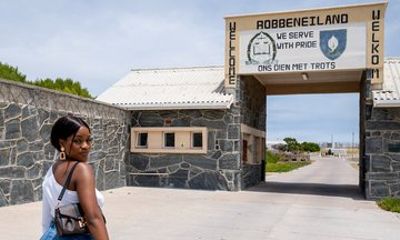 Private Cape Town Tour Robben Island Aquarium and Cape Wheel
