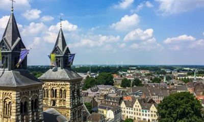 Hello Maastricht: Private 2-Hour Intro City Walk with Local Guide