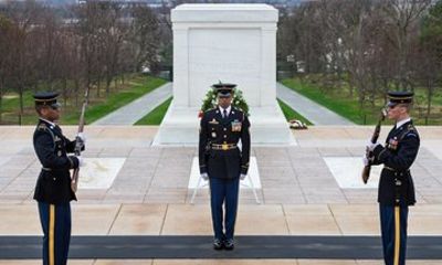 Small-Group Arlington Cemetery & Changing of the Guard Tour