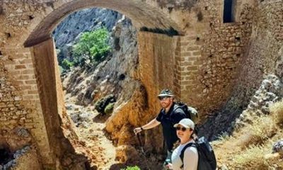 Gouverneto and Katholiko Gorge Guided Hike with Wine Tasting