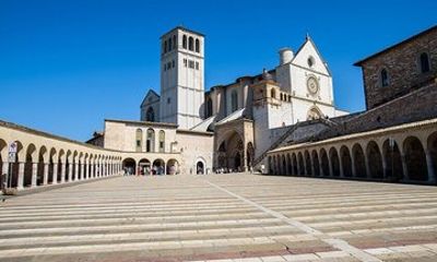 Guided tour discover the charming Assisi its Saints and Miracles