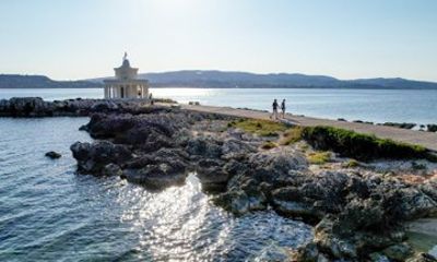 Kefalonia Tuk Tuk Tour of Argostoli Town and Coastal Views