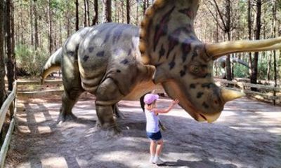 Dinosaurs and Brickopolis Theme Parks Half Day Trip from Lisbon