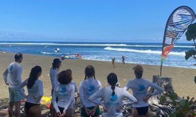 Group surf lessons in Reunion Island