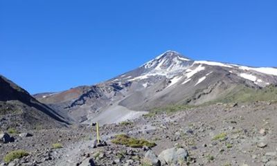 Lanín Volcano Summit Expedition: 2-Day Guided Trek in Patagonia