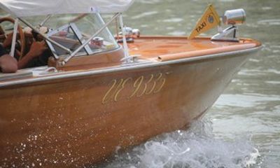 Venice Airport Water Taxi Transfer with Meet and Greet Assistant