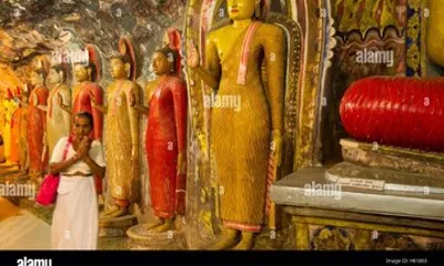 Three Temples Visit and Kandy City Exploration Private Tour