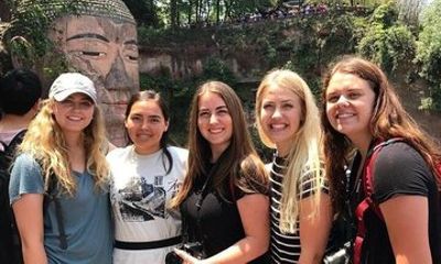 Leshan Buddha and Huanglongxi Water Town Tour with Lunch