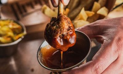 Manchester Castlefield to Chinatown Food Tour with 7 Tastings