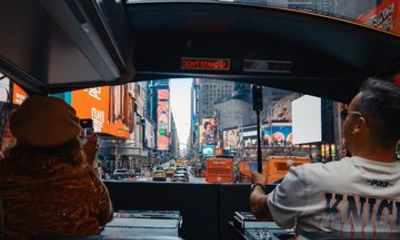 NYC Bustronome Gourmet Sightseeing Dinner Tour with Drinks
