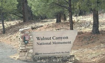 Walnut Canyon and Meteor Crater Day Tour from Scottsdale