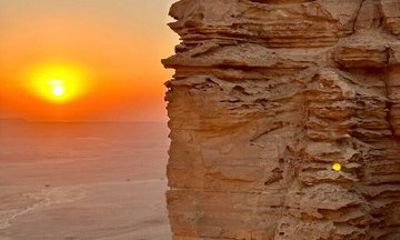 Edge of the World Sunset Tour from Riyadh