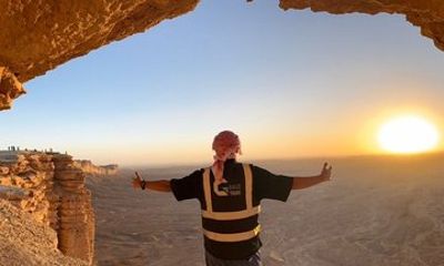 Edge of the World Sunset Tour from Riyadh