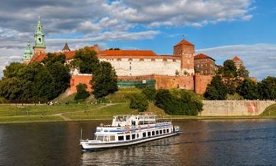 Krakow Vistula River Cruise with Wawel Views and Audio Guide