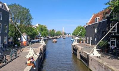 Amsterdam Historical Tour in French History and secrets