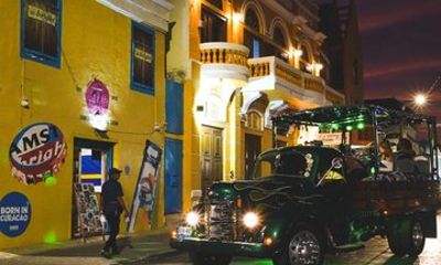 Punda Vibes Bus Tour with Sunset and Fireworks