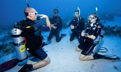 PADI Advanced Diving Course with Lunch & Transfers - Hurghada